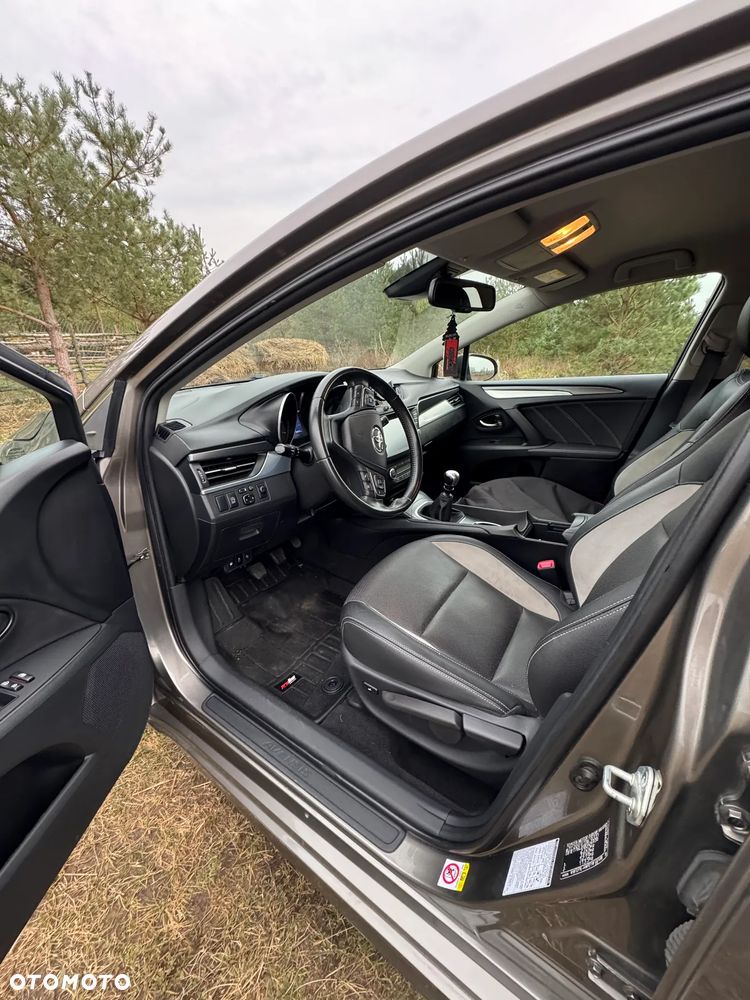 Toyota Avensis 2.0 D-4D Premium - 11