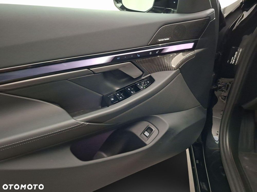 BMW Seria 5 520d xDrive mHEV M Sport - 12