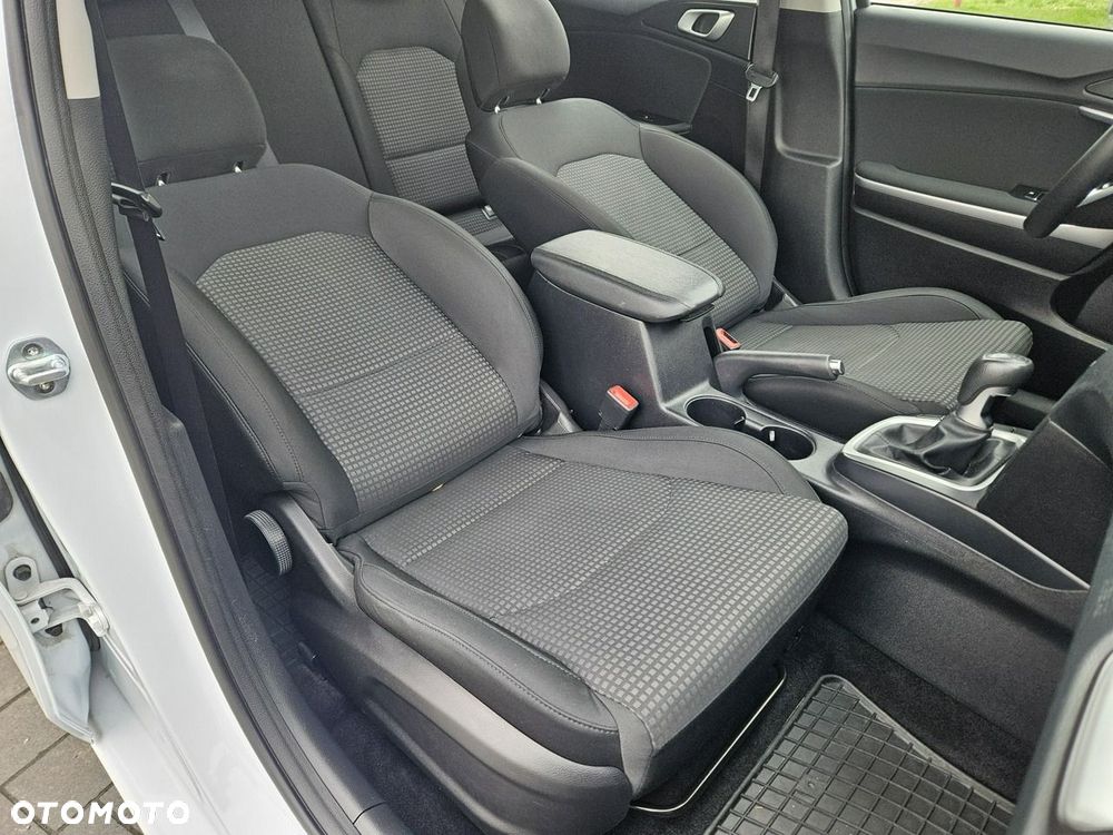 Kia Ceed - 9