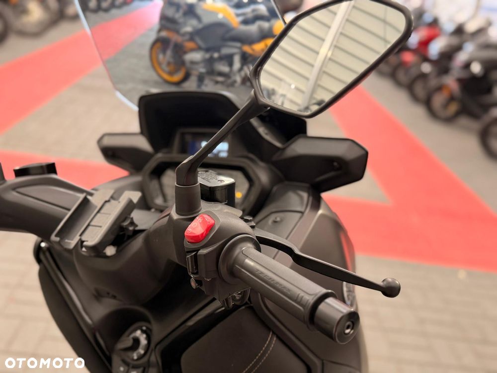 Yamaha Tmax - 8