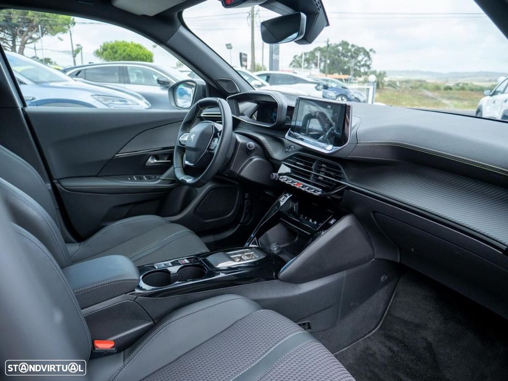 Peugeot e-2008 50 kWh GT - 19