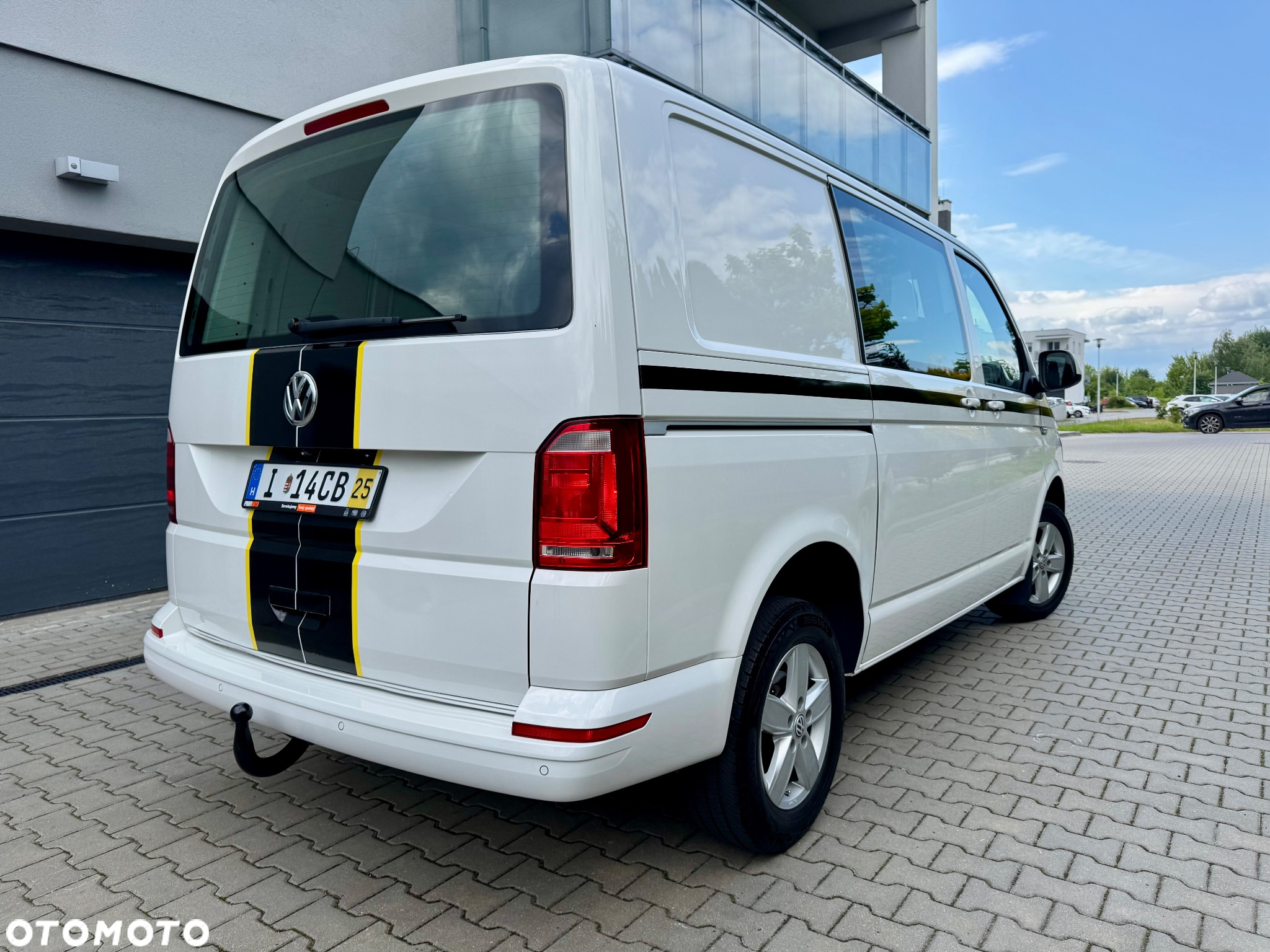 Volkswagen Transporter T6 automat DSG podwójne drzwi z obu stron Faktura VAT 23% kamera klimatyzacja podgrzewane siedzenia czujniki VW T6 webasto brutto drzwi x2 2.0 TDI 110KW 150KM skrzynia biegów automatyczna export - 4