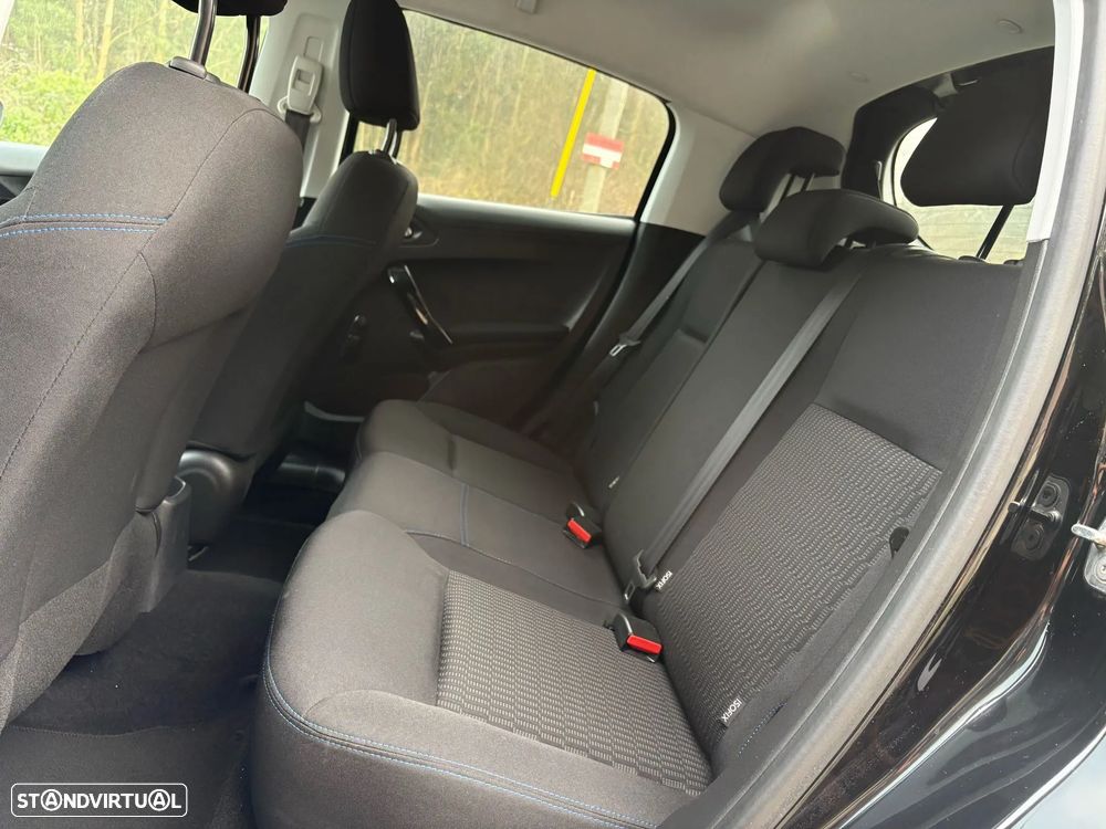 Peugeot 208 1.2 PureTech Signature - 25