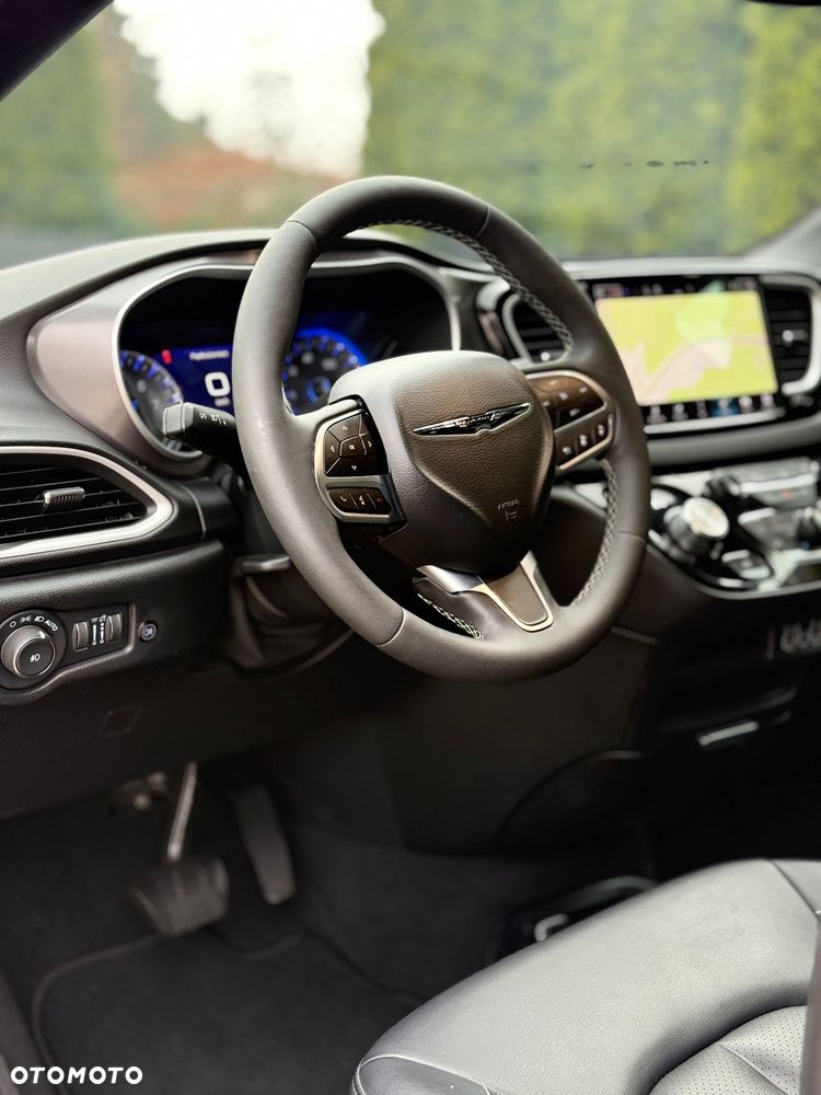 Chrysler Pacifica - 11