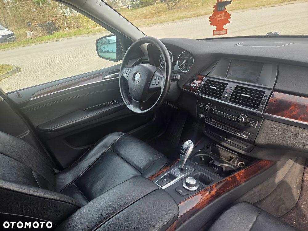 BMW X5 xDrive48i - 14