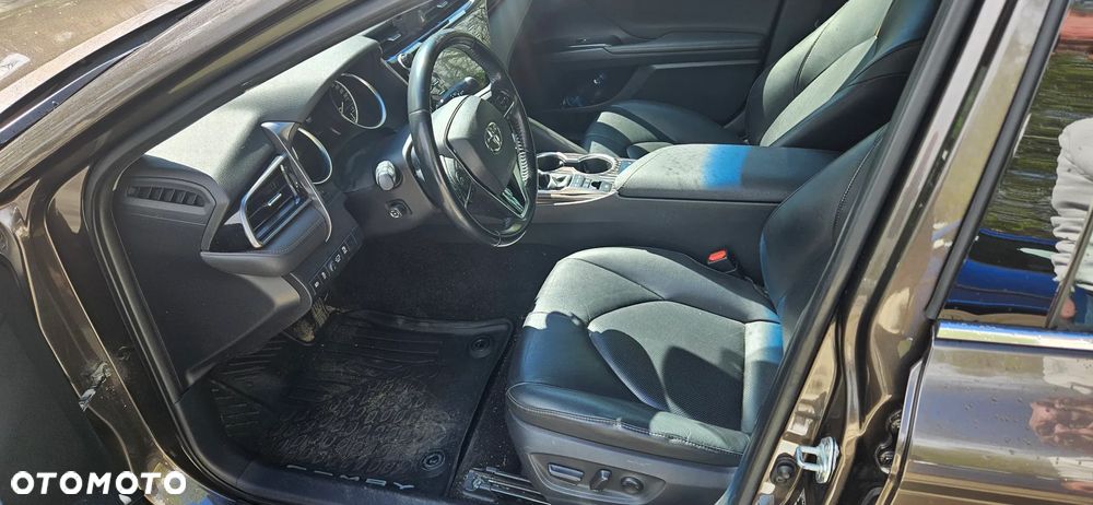 Toyota Camry 2.5 Hybrid Executive CVT - 21
