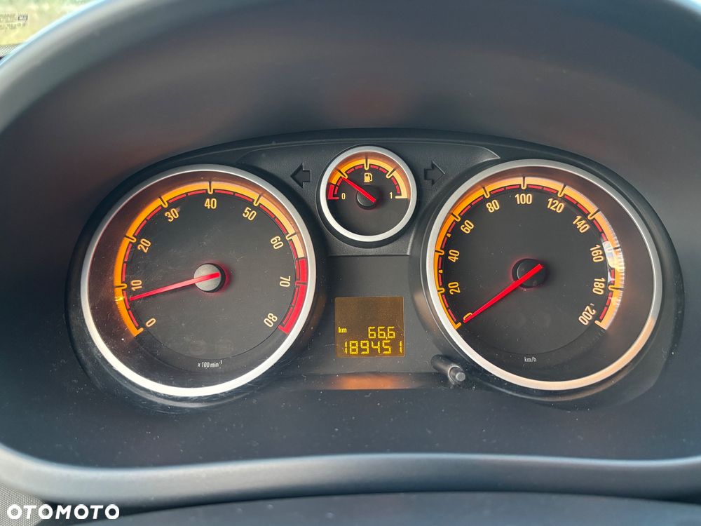 Opel Corsa 1.4 16V Cosmo - 34
