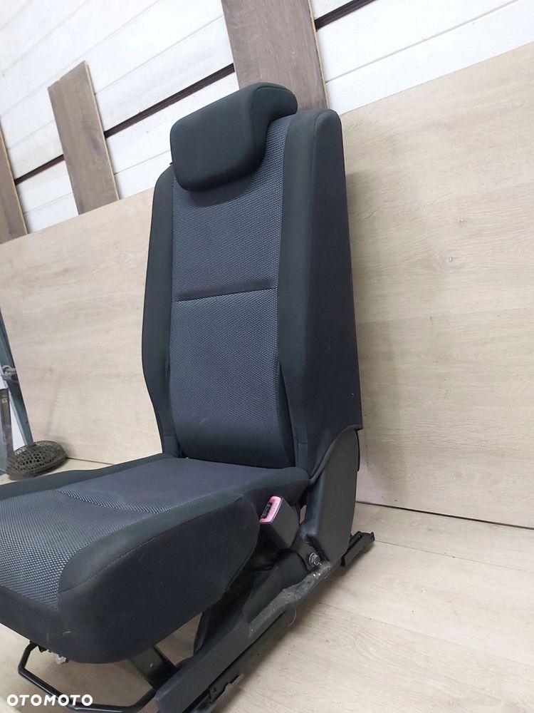 Toyota Corolla Verso II 04-08r fotel środkowy tył tylny 2 II rząd rączka - 3