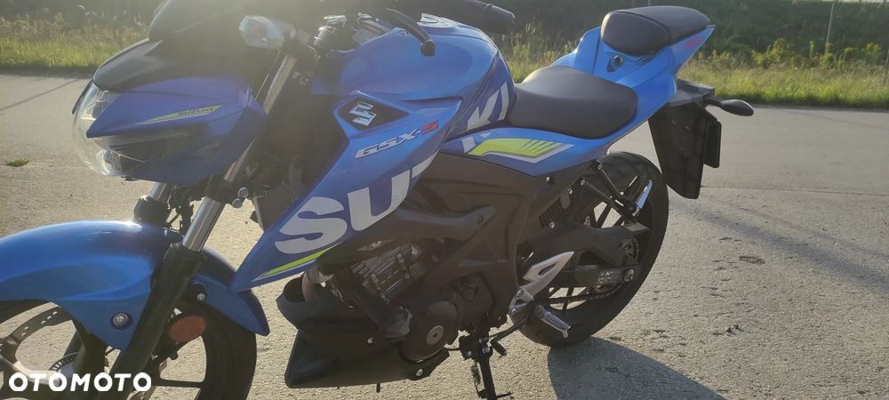 Suzuki GSX - 16
