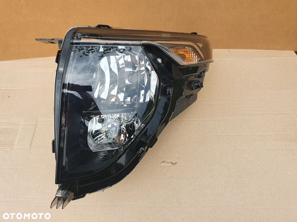 Lampa przednia lewa Ford Transit Courier MK2 rok 23-