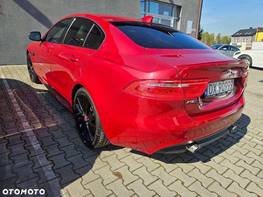 Jaguar XE 2.0 D AWD R-Sport - 4