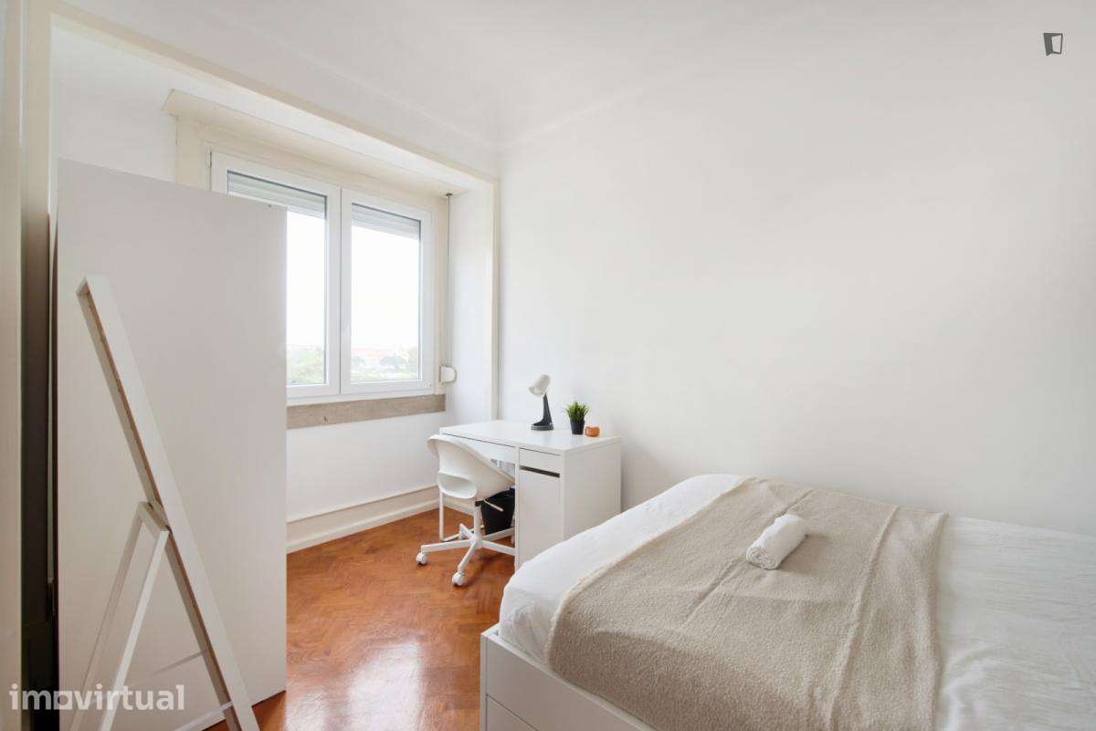 Quarto - localizado em Marquês de Pombal Lisbon - Grande imagem: 4/22