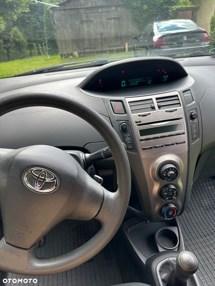 Toyota Yaris 1.0 Terra - 11