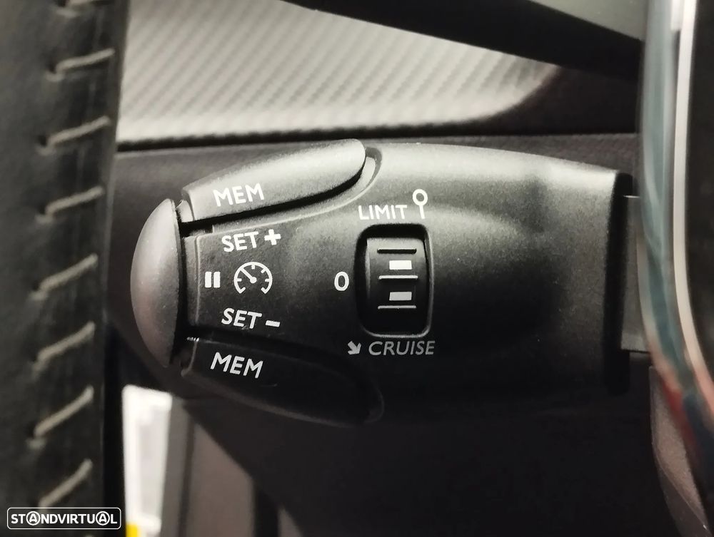 Peugeot 2008 1.2 PureTech Active Pack - 23