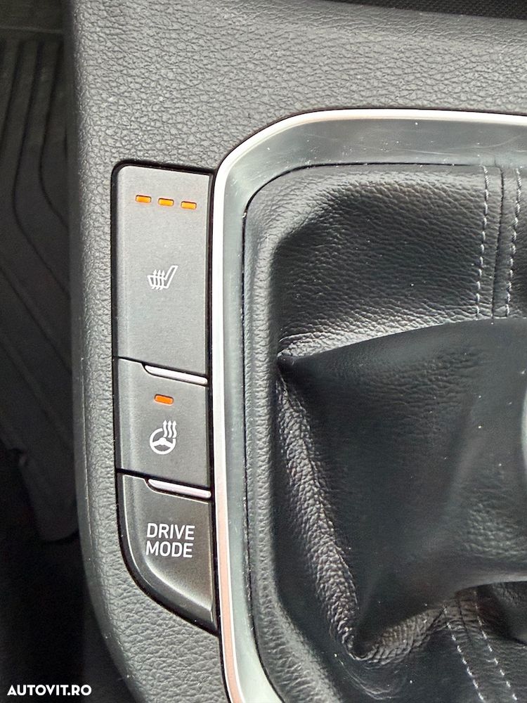 Hyundai i30 1.5 T-GDI 160CP MHEV 5DR M/T Highway - 15