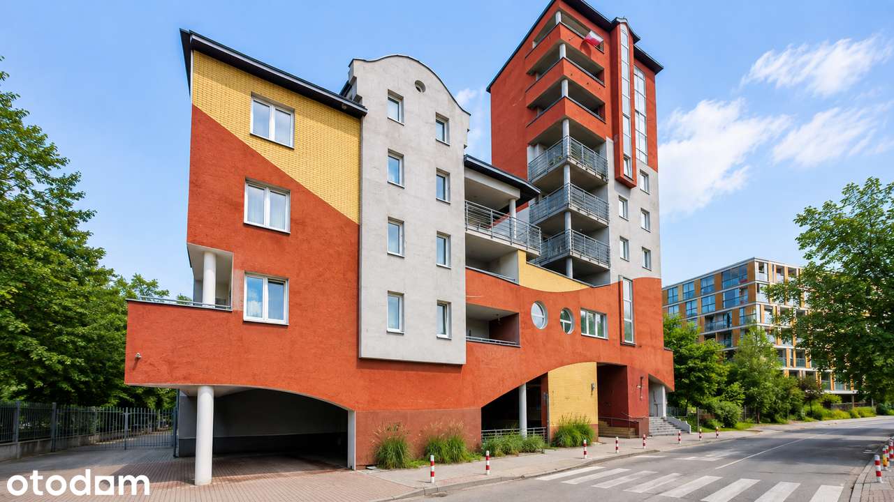 Duże mieszkanie dwu - poziomowe, 10 pokojowe o pow 234m2 na 8 p.