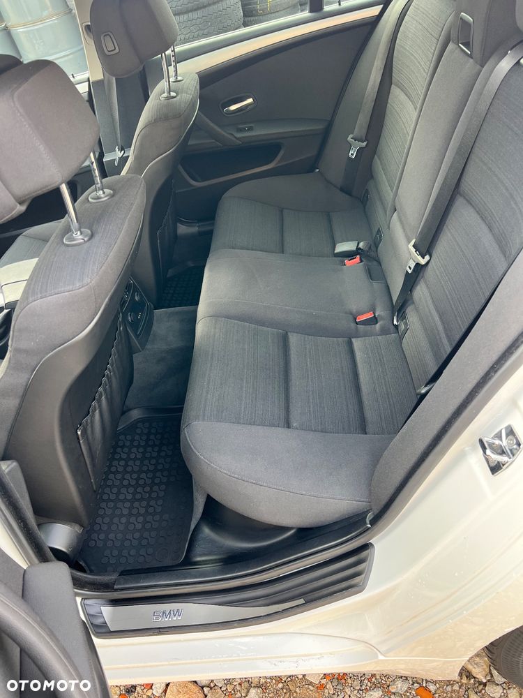 BMW Seria 5 525d - 11