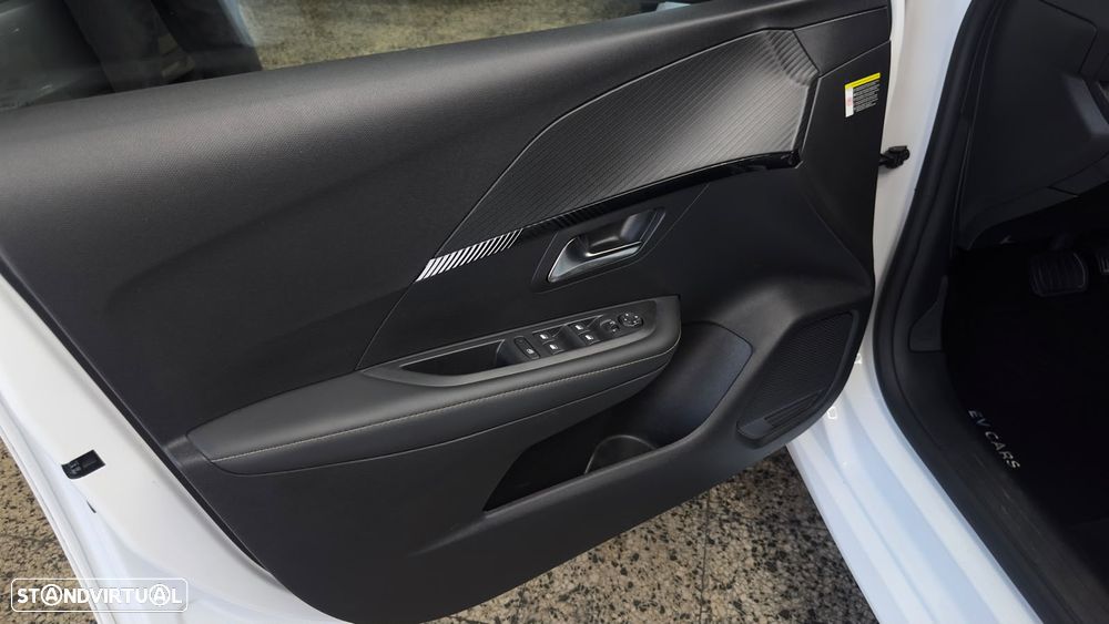 Peugeot e-208 Allure - 21