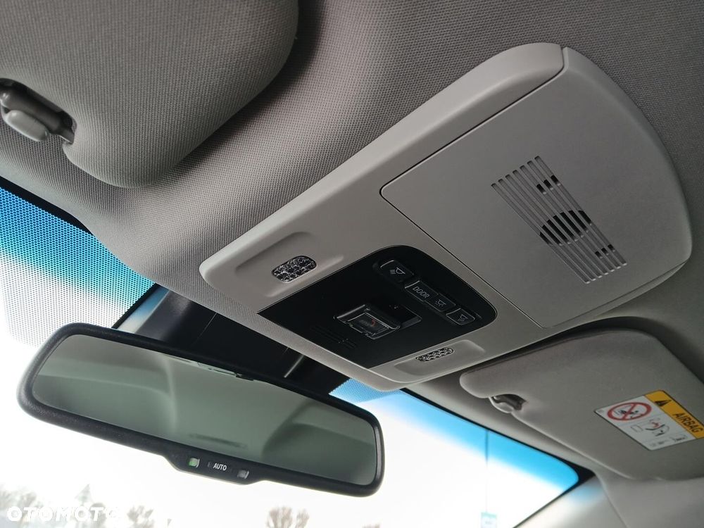 Toyota Camry 2.5 Hybrid Executive CVT - 35