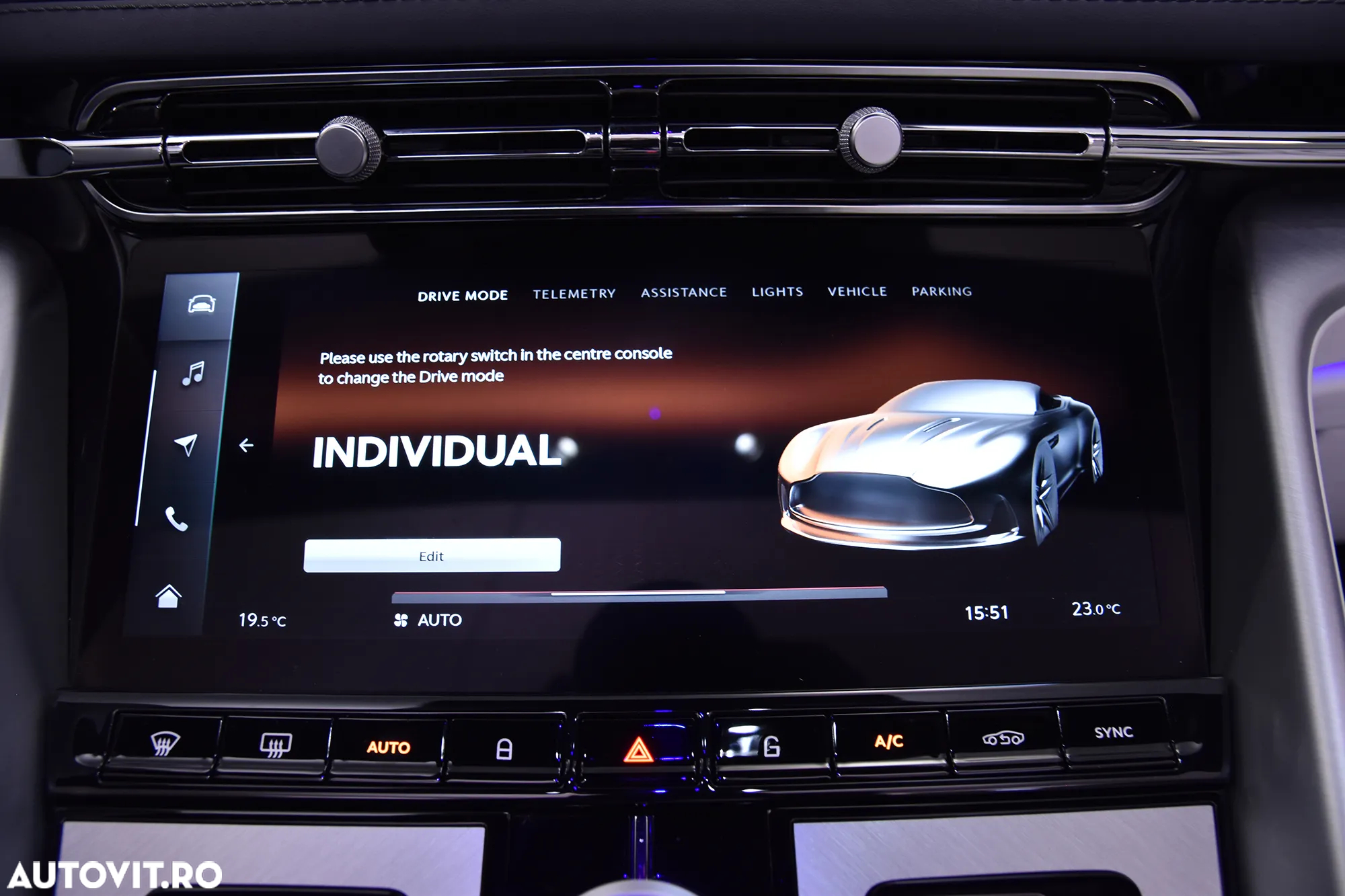Aston Martin DB12 Volante - 31