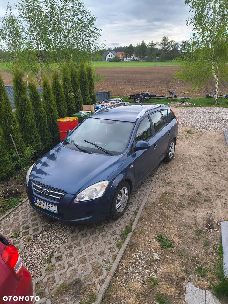 Kia Ceed - 4