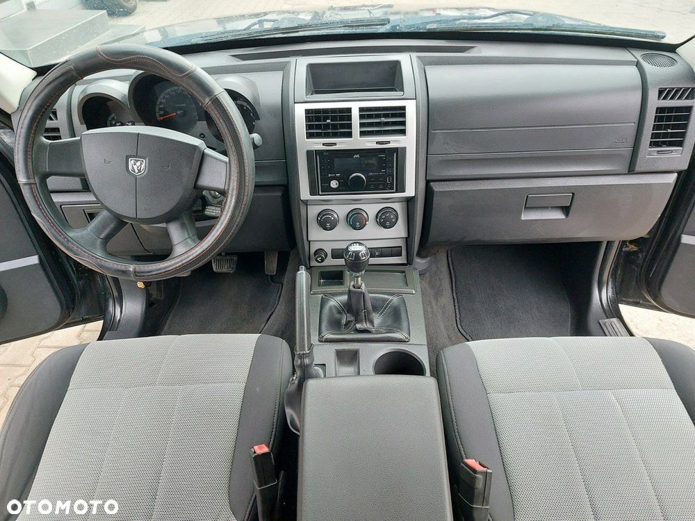 Dodge Nitro - 17