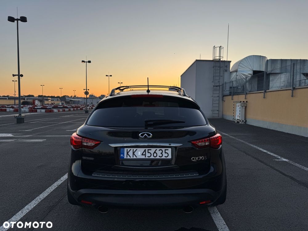 Infiniti QX70 - 7