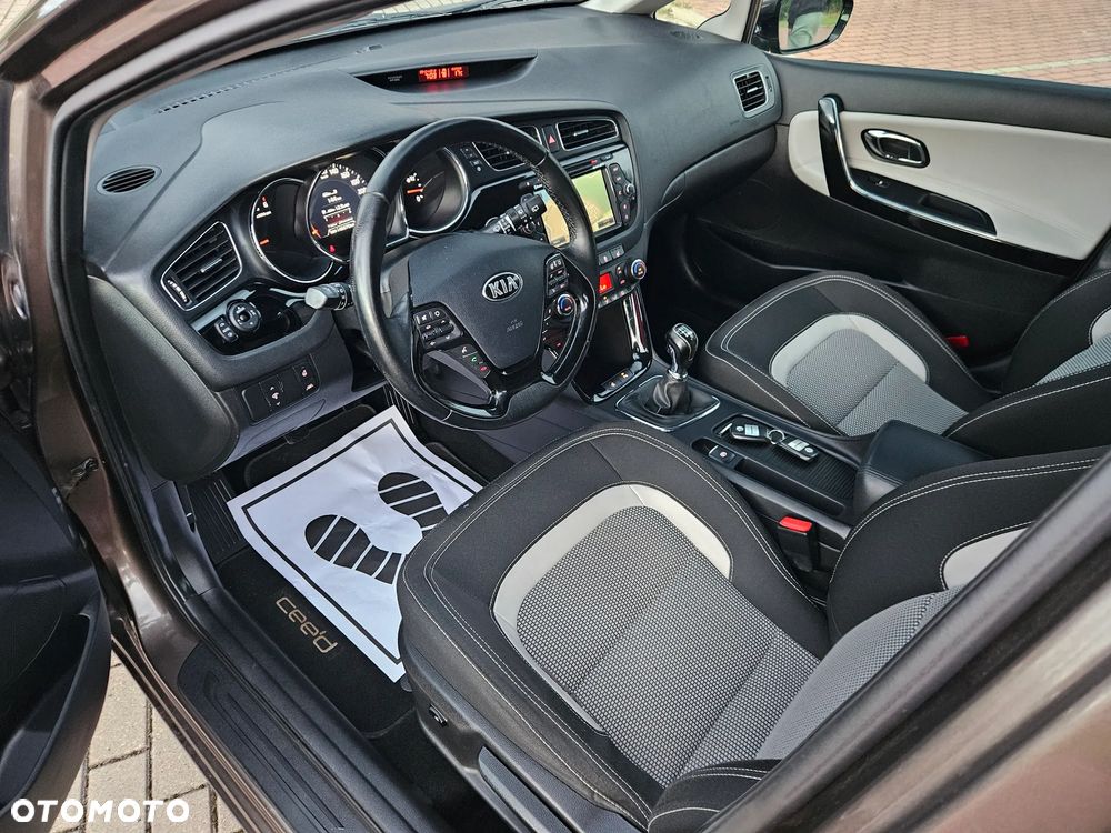 Kia Ceed 1.6 CRDi 136 ISG Platinum Edition - 9