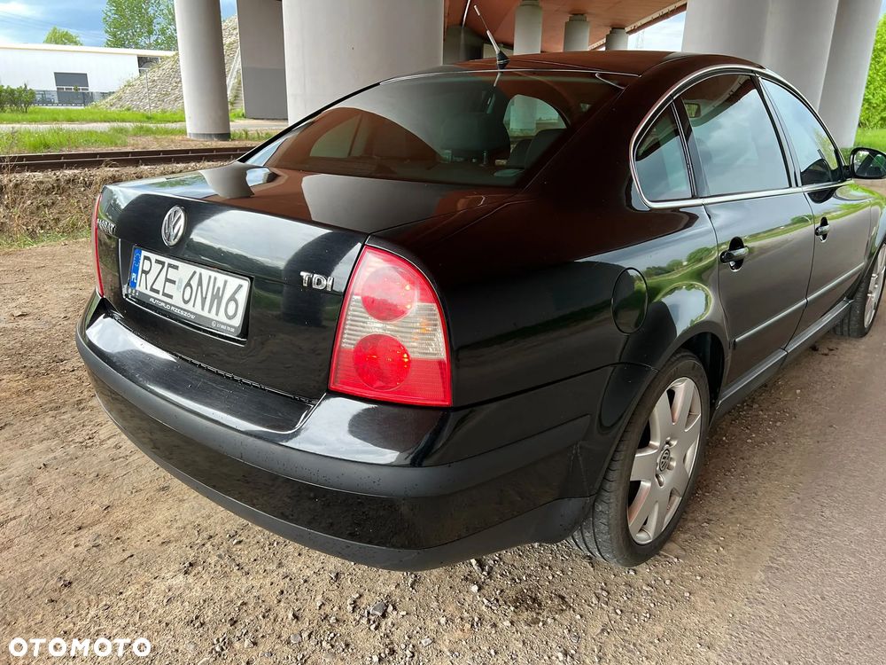 Volkswagen Passat 1.9 TDI Highline - 13