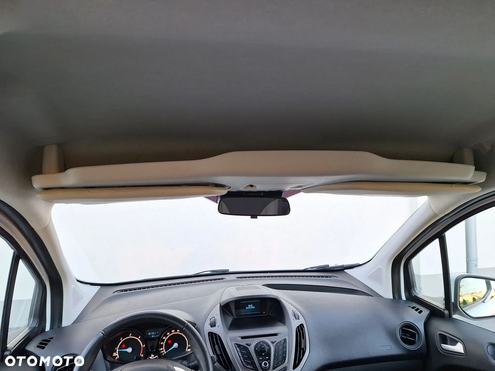 Ford Tourneo Courier - 24