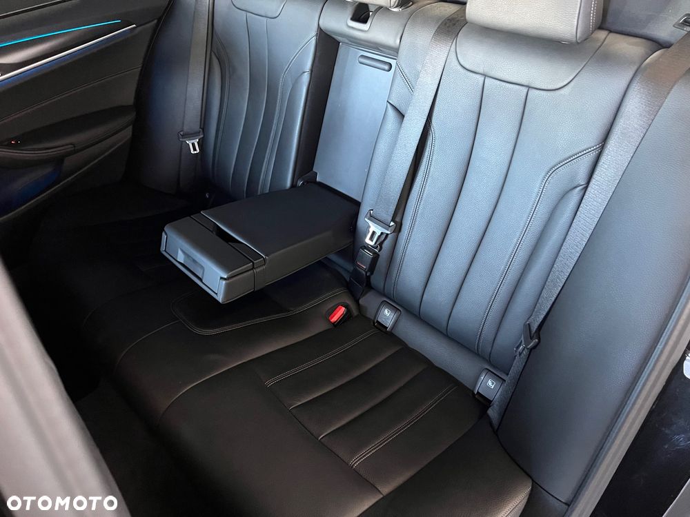 BMW Seria 5 520e M Sport sport - 31