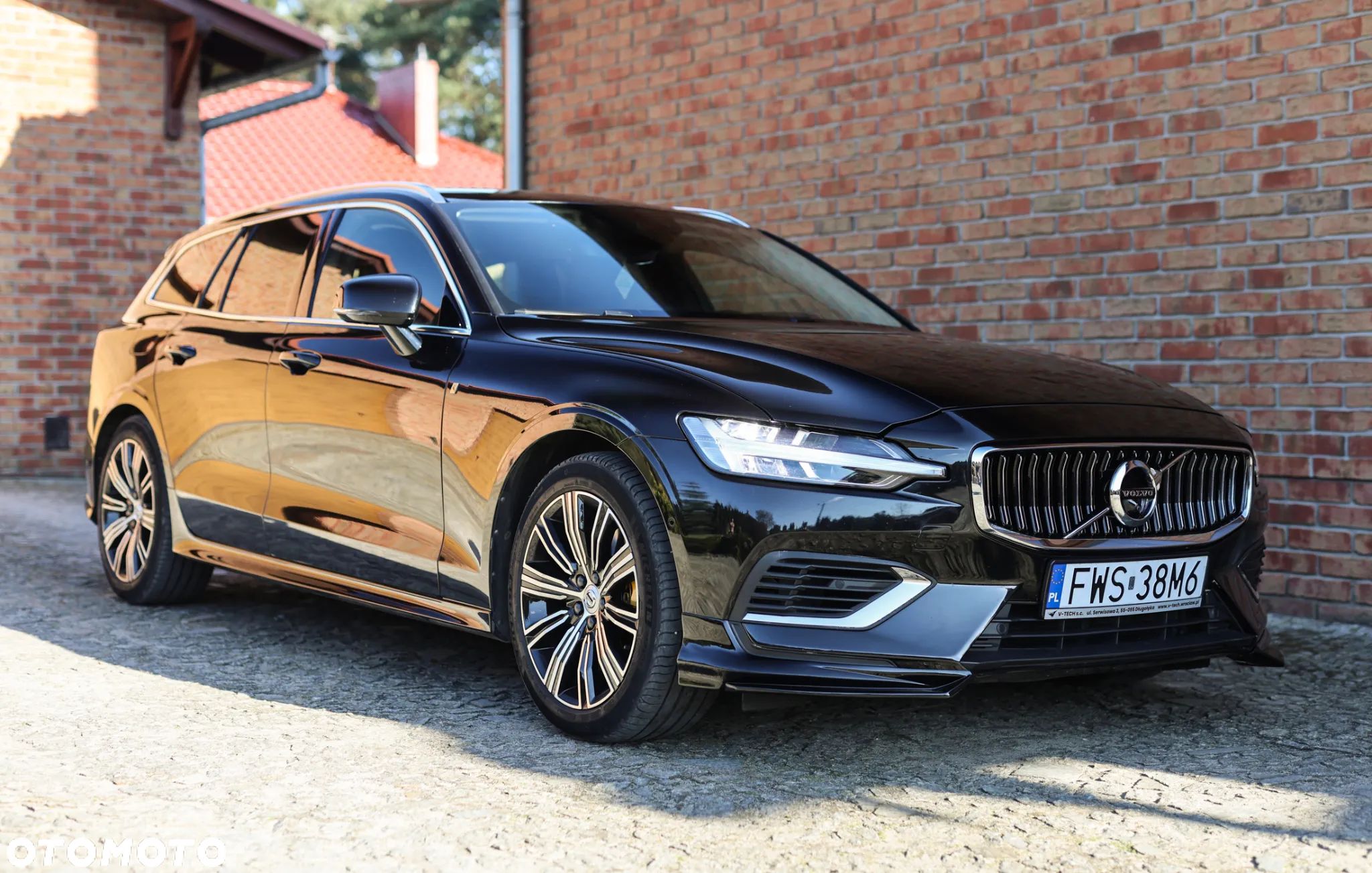 Volvo V60 T6 AWD Plug-In Hybrid Inscription - 1