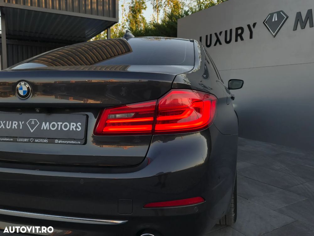 BMW Seria 5 520d Aut. Luxury Line - 38