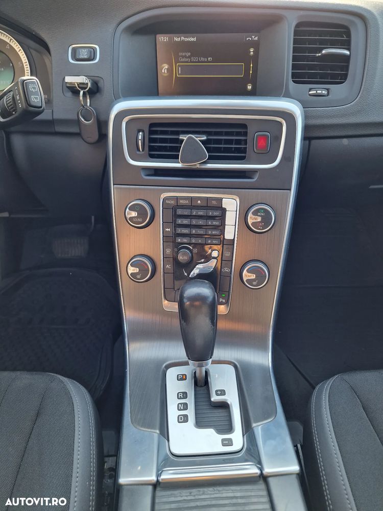 Volvo V60 D5 Geartronic Momentum - 14