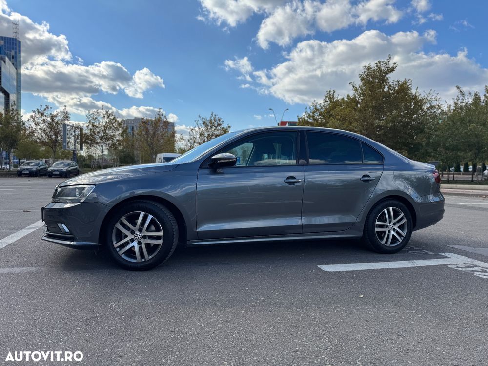 Volkswagen Jetta - 2