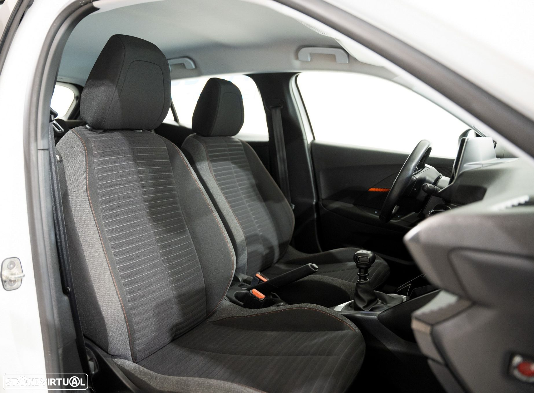 Peugeot 2008 1.2 PureTech Active - 12