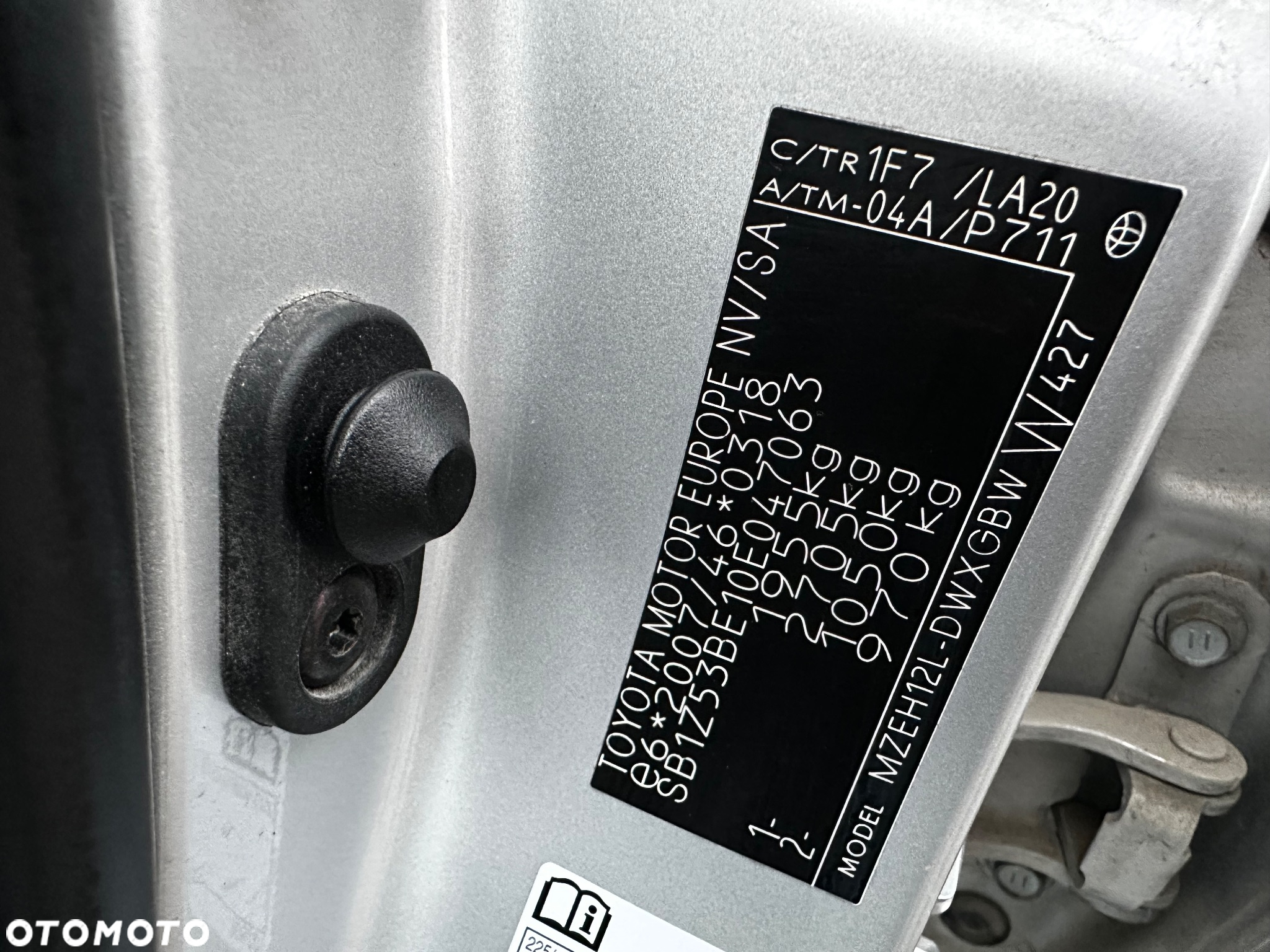 Toyota Corolla 2.0 Hybrid Executive - 26