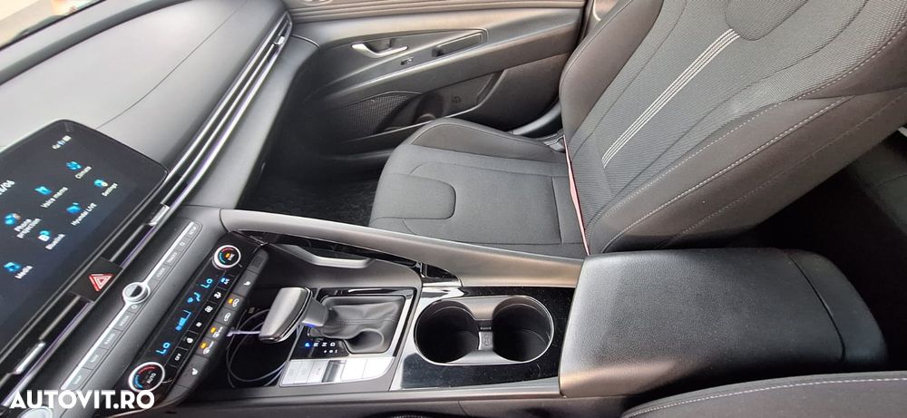 Hyundai Elantra 1.6 l 123 CP CVT Exclusive Navi - 10