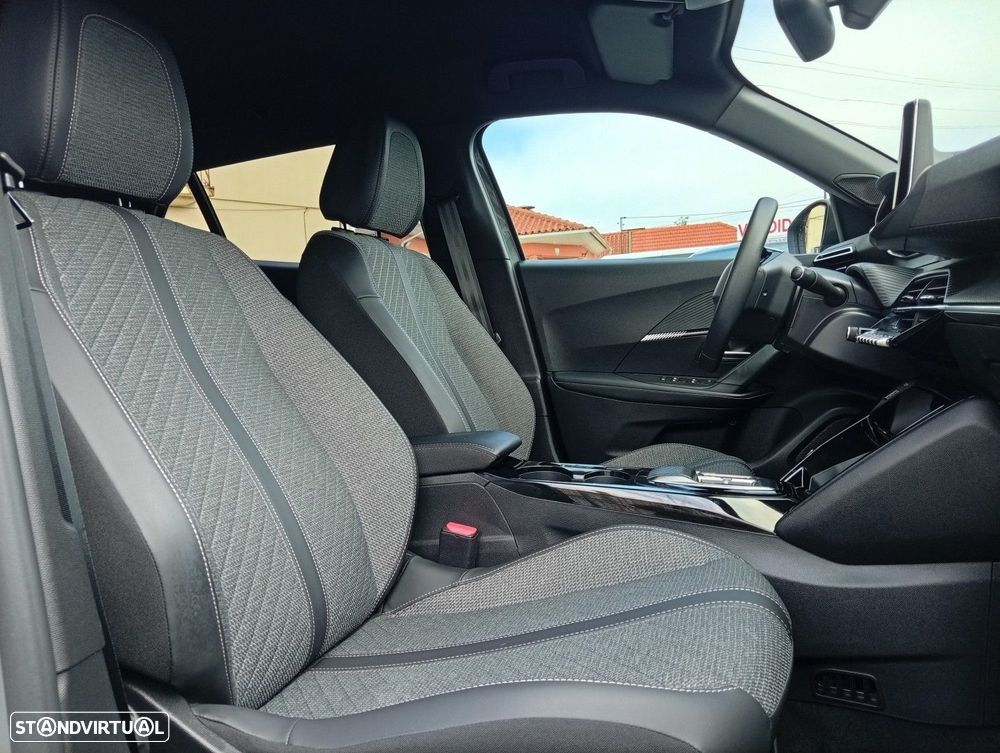 Peugeot e-2008 54 kWh GT - 24