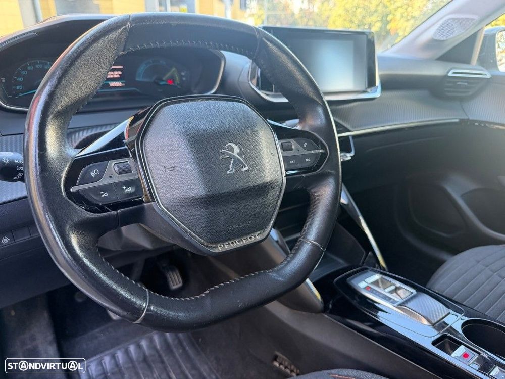 Peugeot e-208 - 13