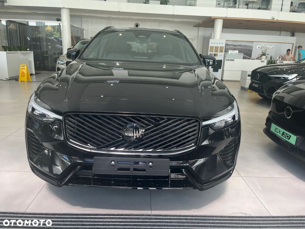 Volvo XC 60 T6 Plug-In Hybrid AWD Ultra Black Edition - 3