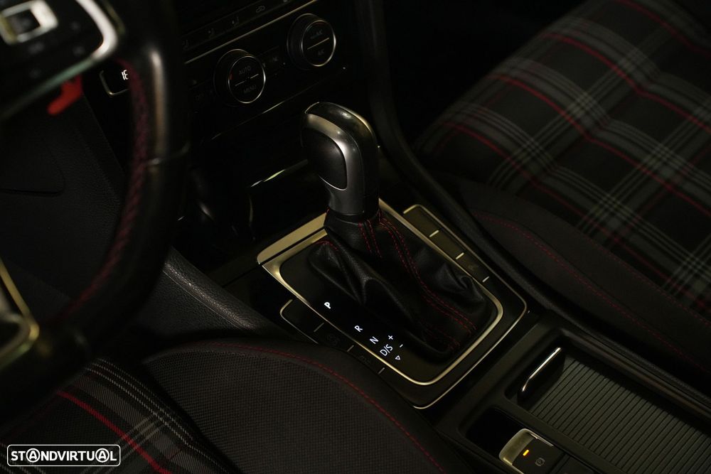 VW Golf 2.0 TSI GTI DSG - 31