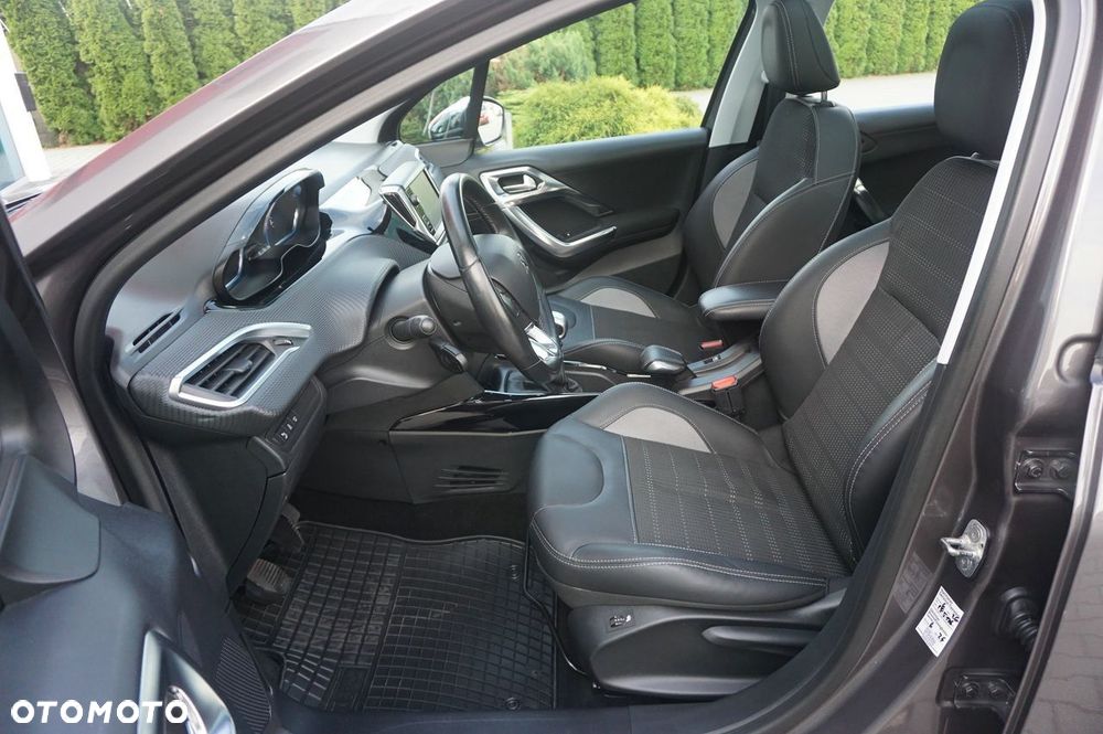 Peugeot 2008 1.6 BlueHDi Allure S&S - 19