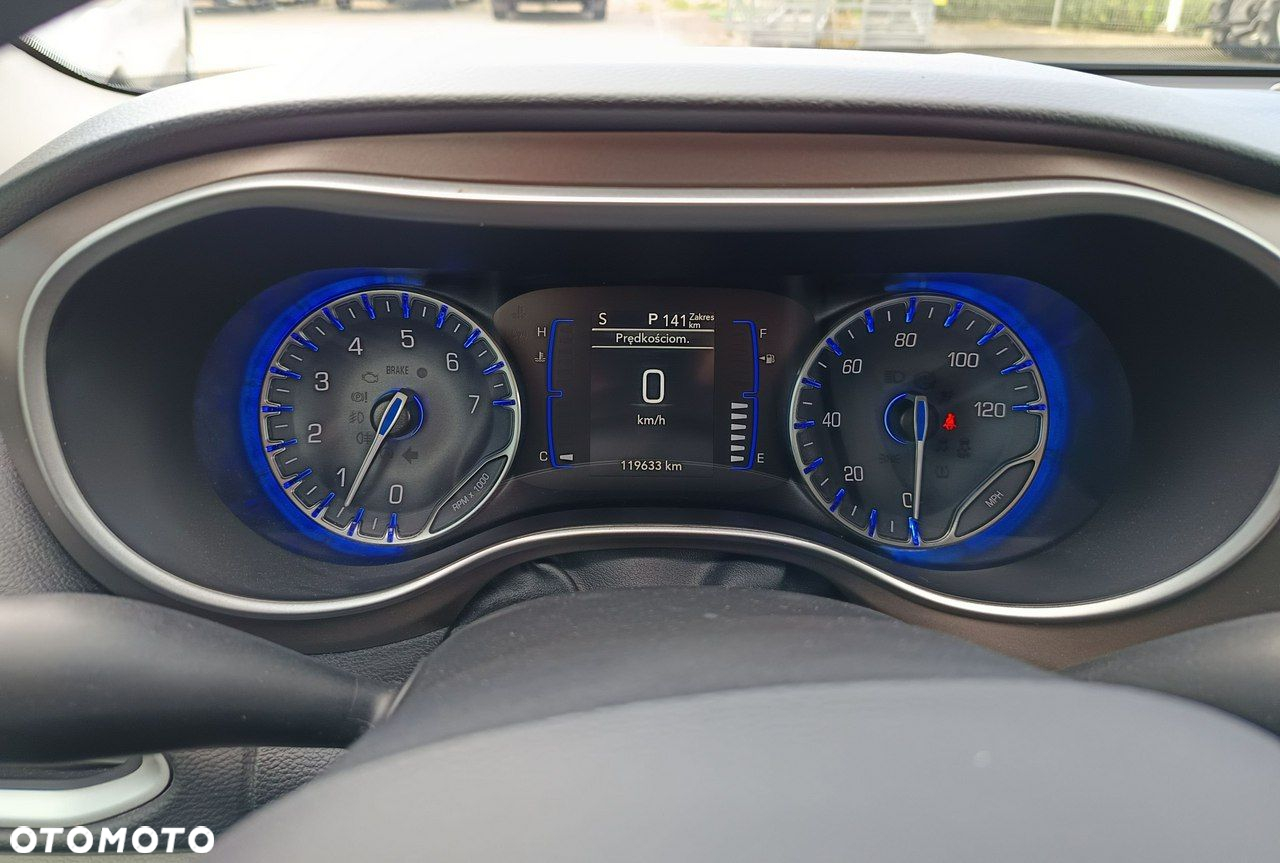 Chrysler Pacifica - 16