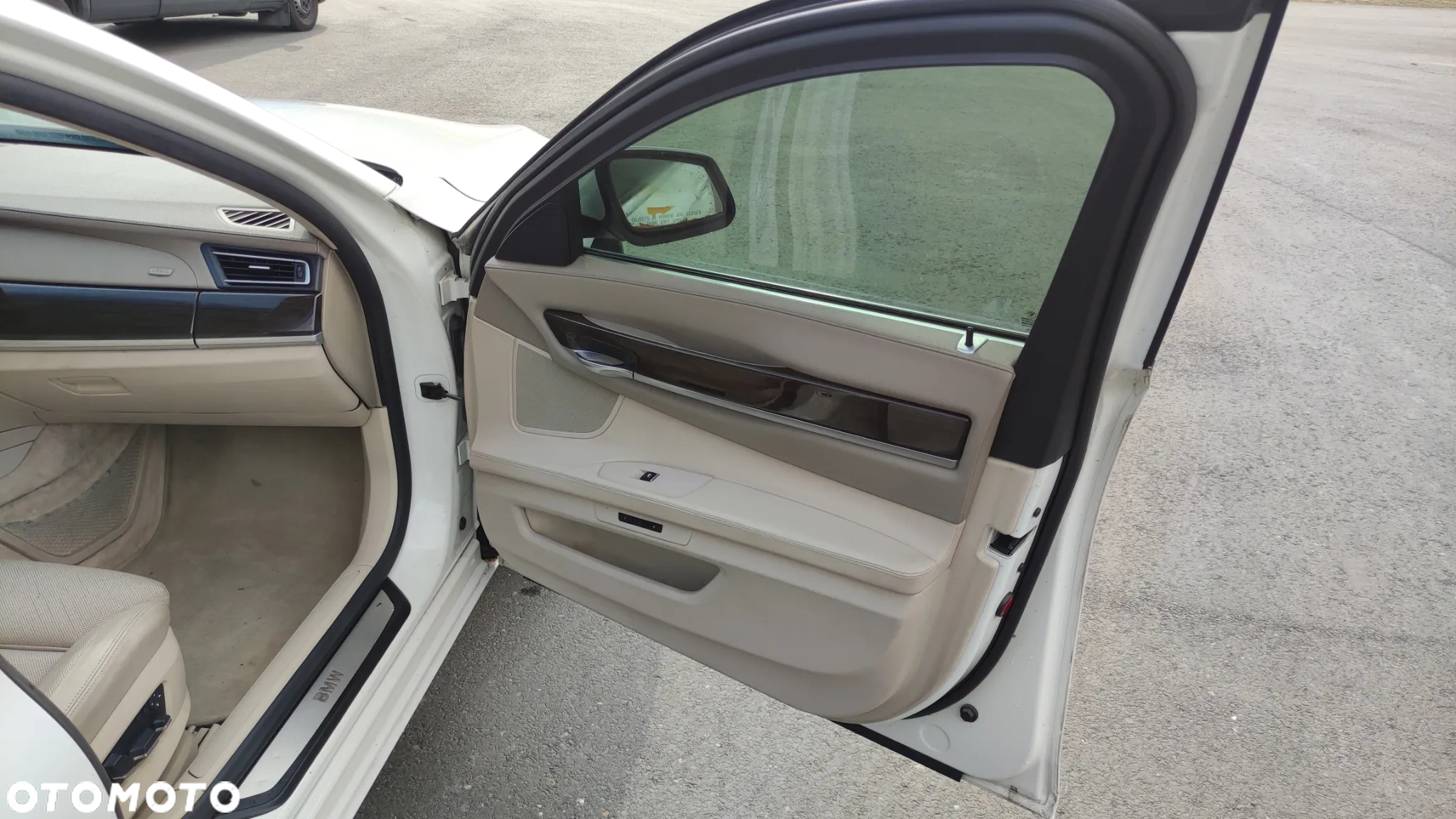 BMW Seria 7 750i L - 17