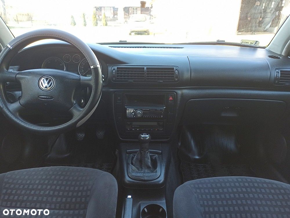 Volkswagen Passat 1.9 TDI Comfortline - 13