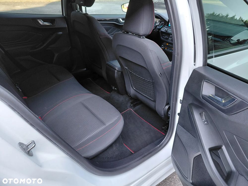 Ford Focus 1.5 EcoBoost ST-Line Business - 24