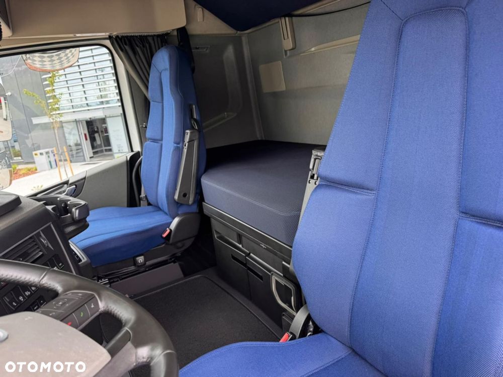 Volvo FH 4X2 460 Globetrotter - 11