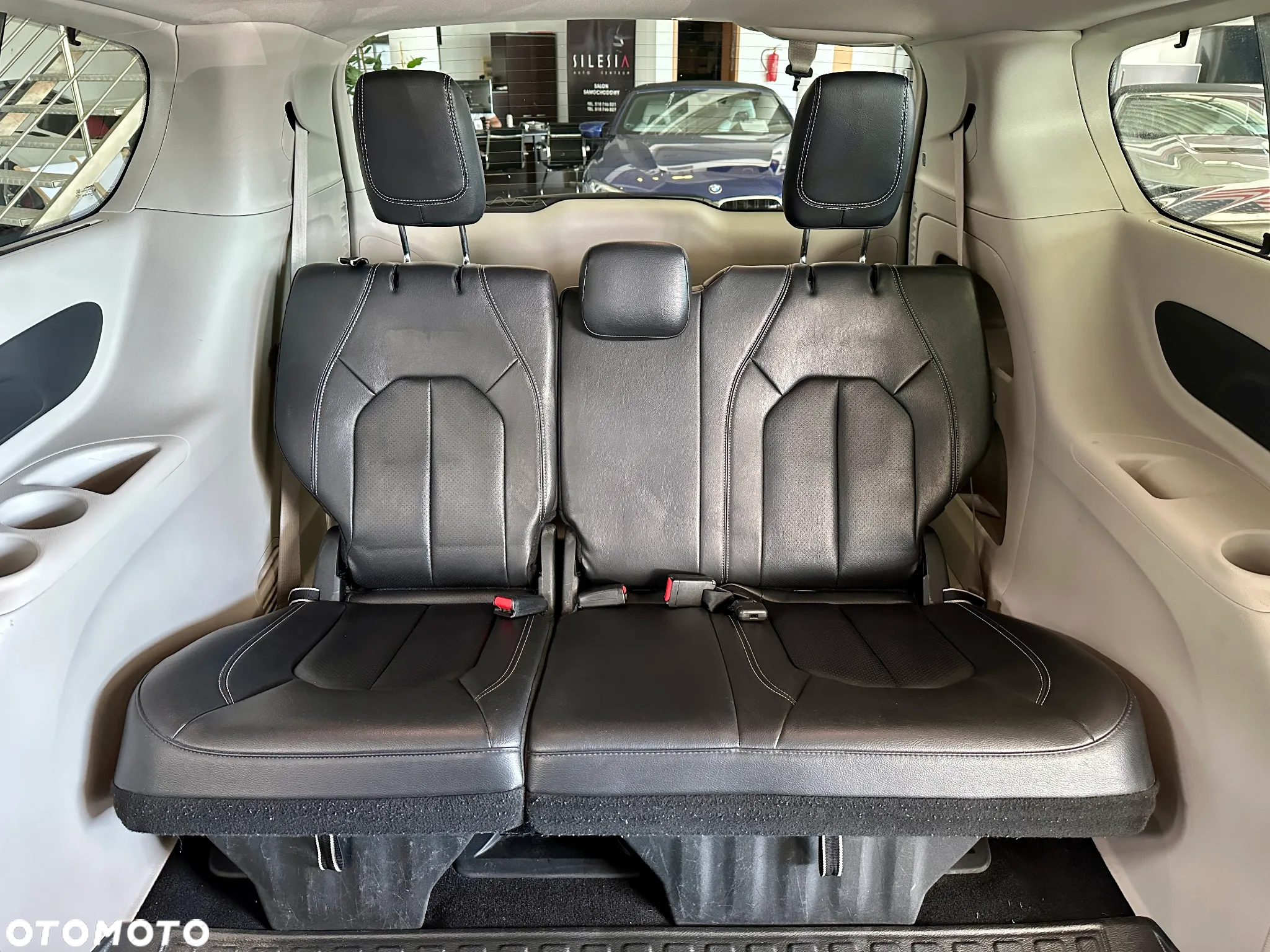 Chrysler Pacifica - 12