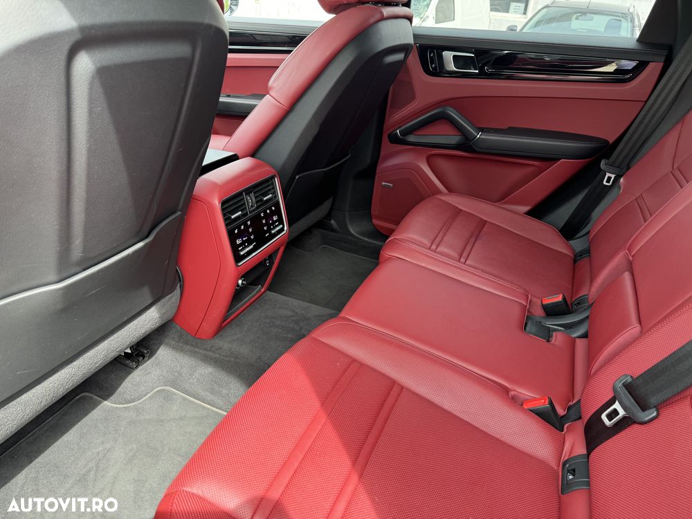 Porsche Cayenne - 6